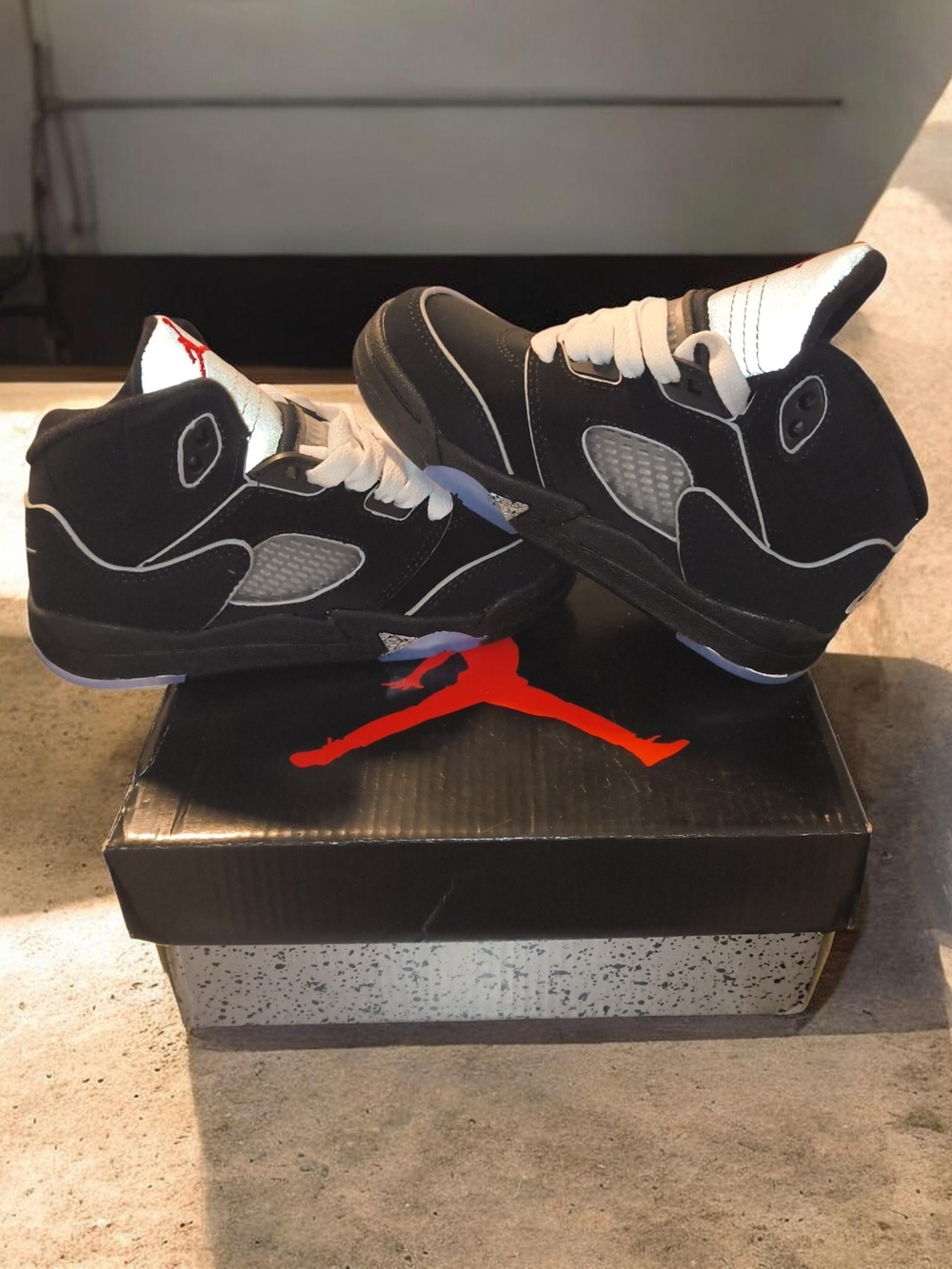 Jordan Retro 5 "Metallic"Black and White Retro Men's Athletic Shoes